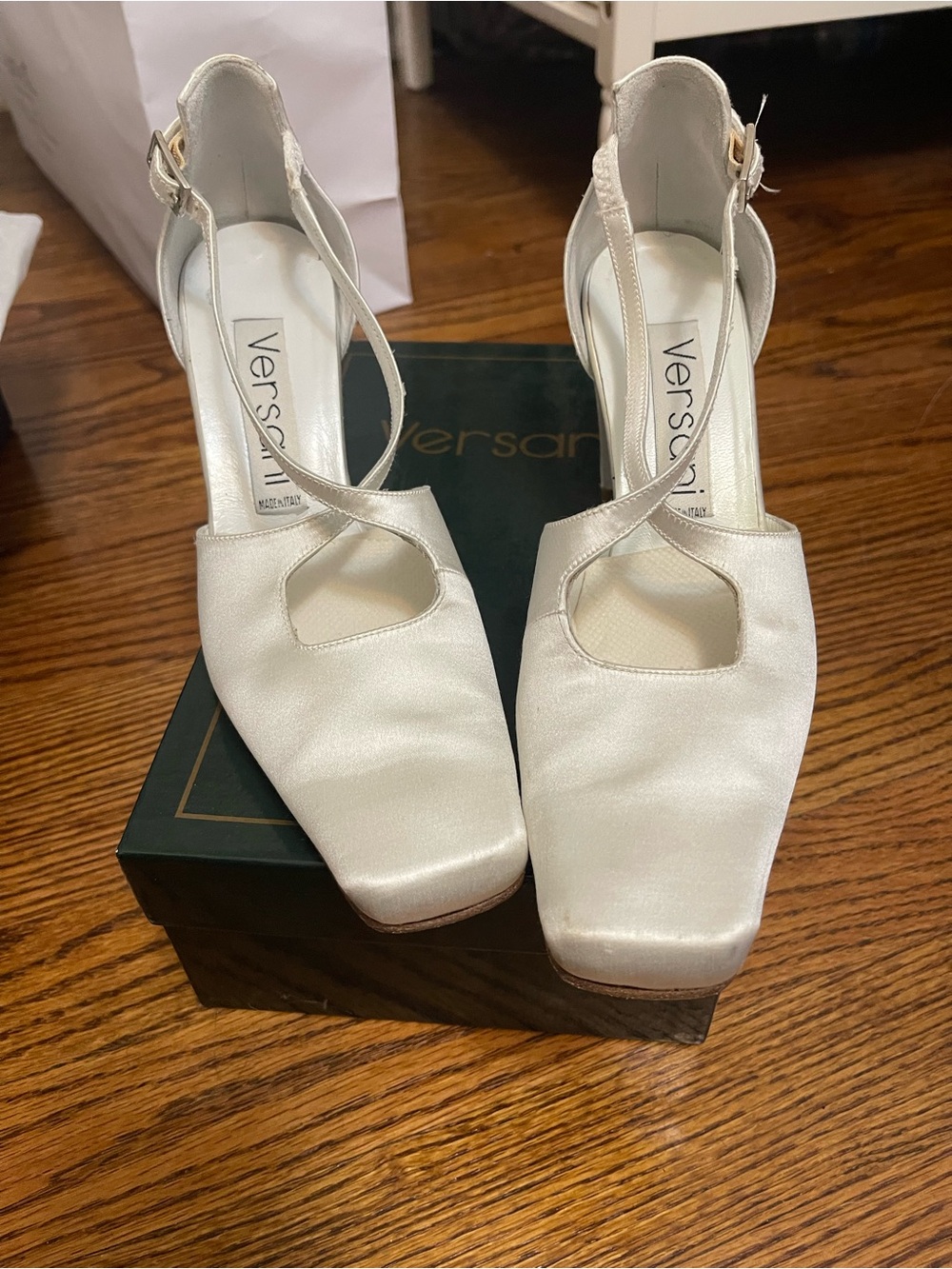 Women's Satin Block Heel Pumps in white